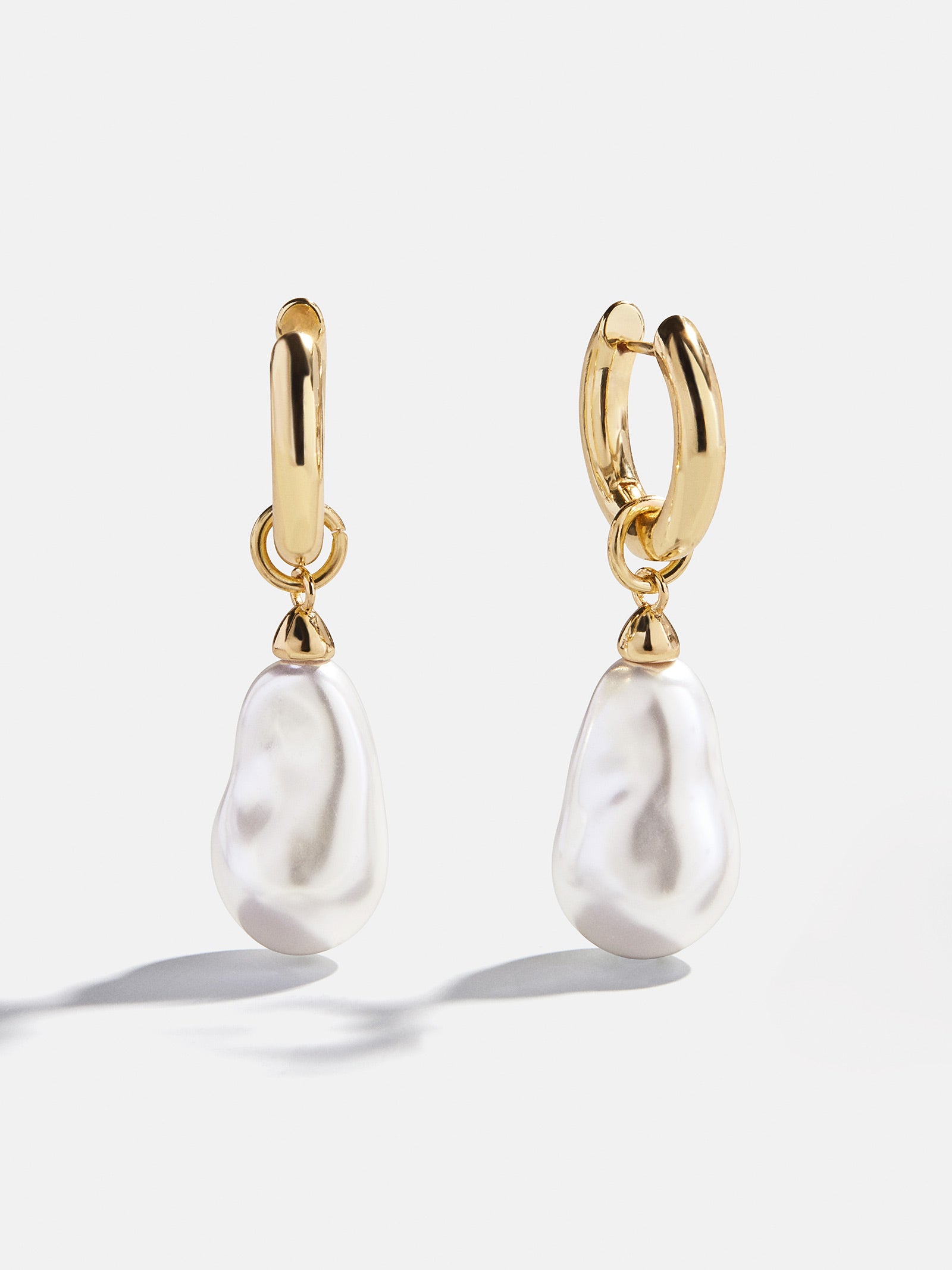 Teagan Pearl Earrings - Gold/Pearl